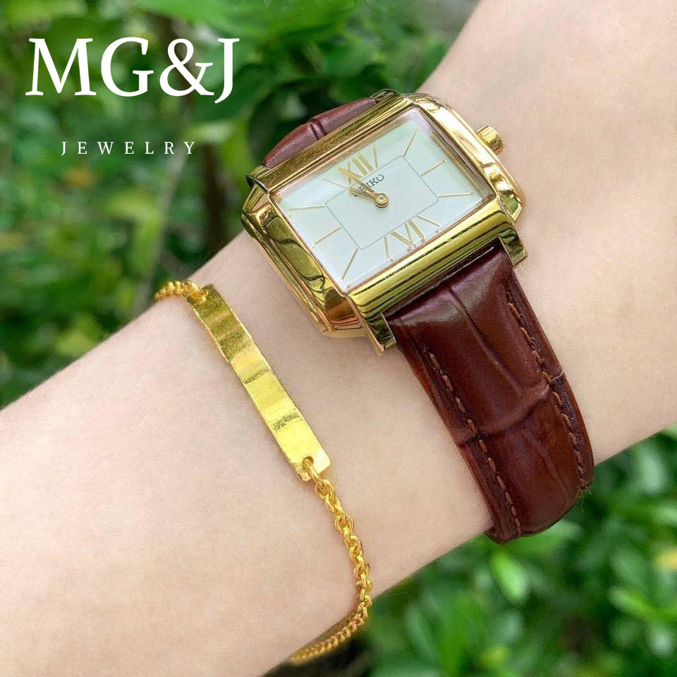 Minimalist Golden Bar Bracelet