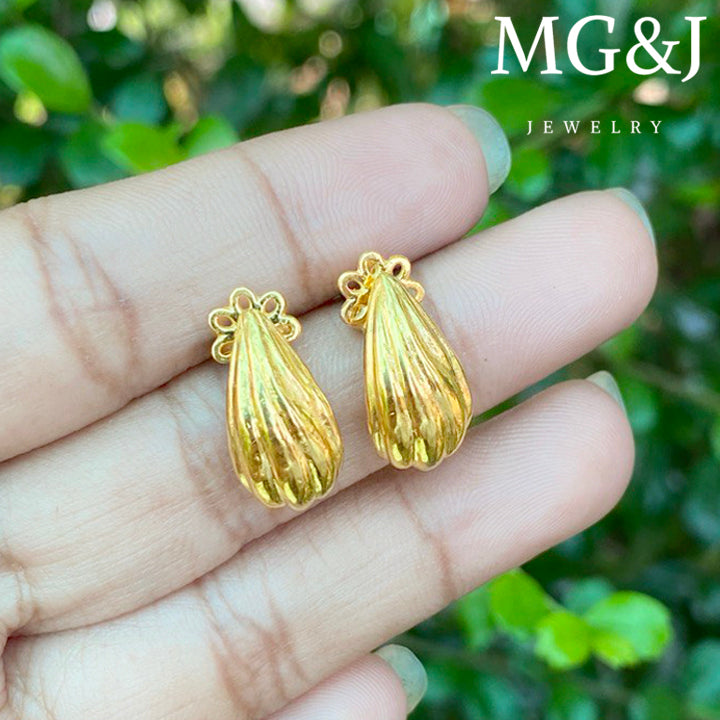 Golden Shell Earrings