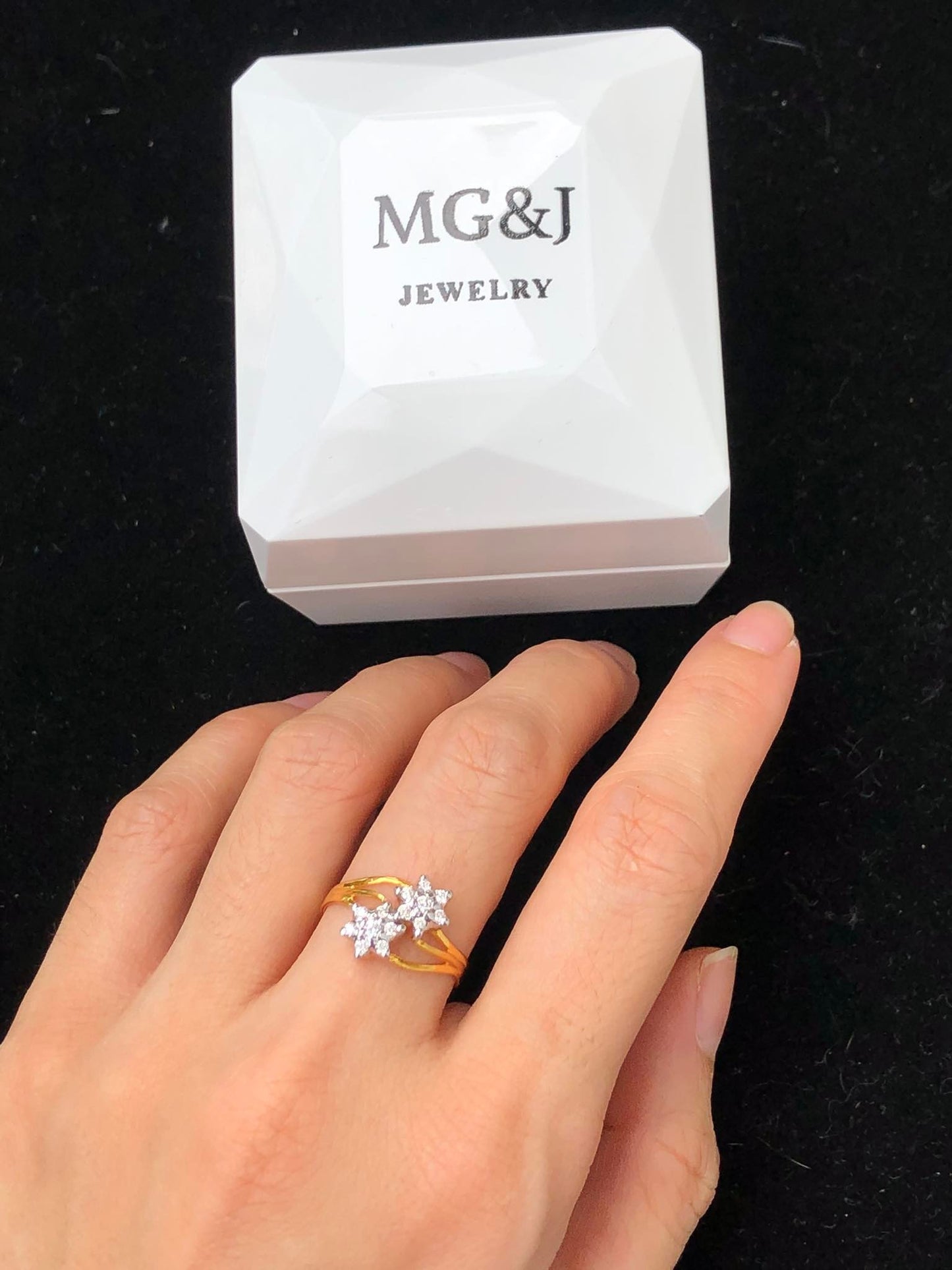 Double Chel Diamonds Ring