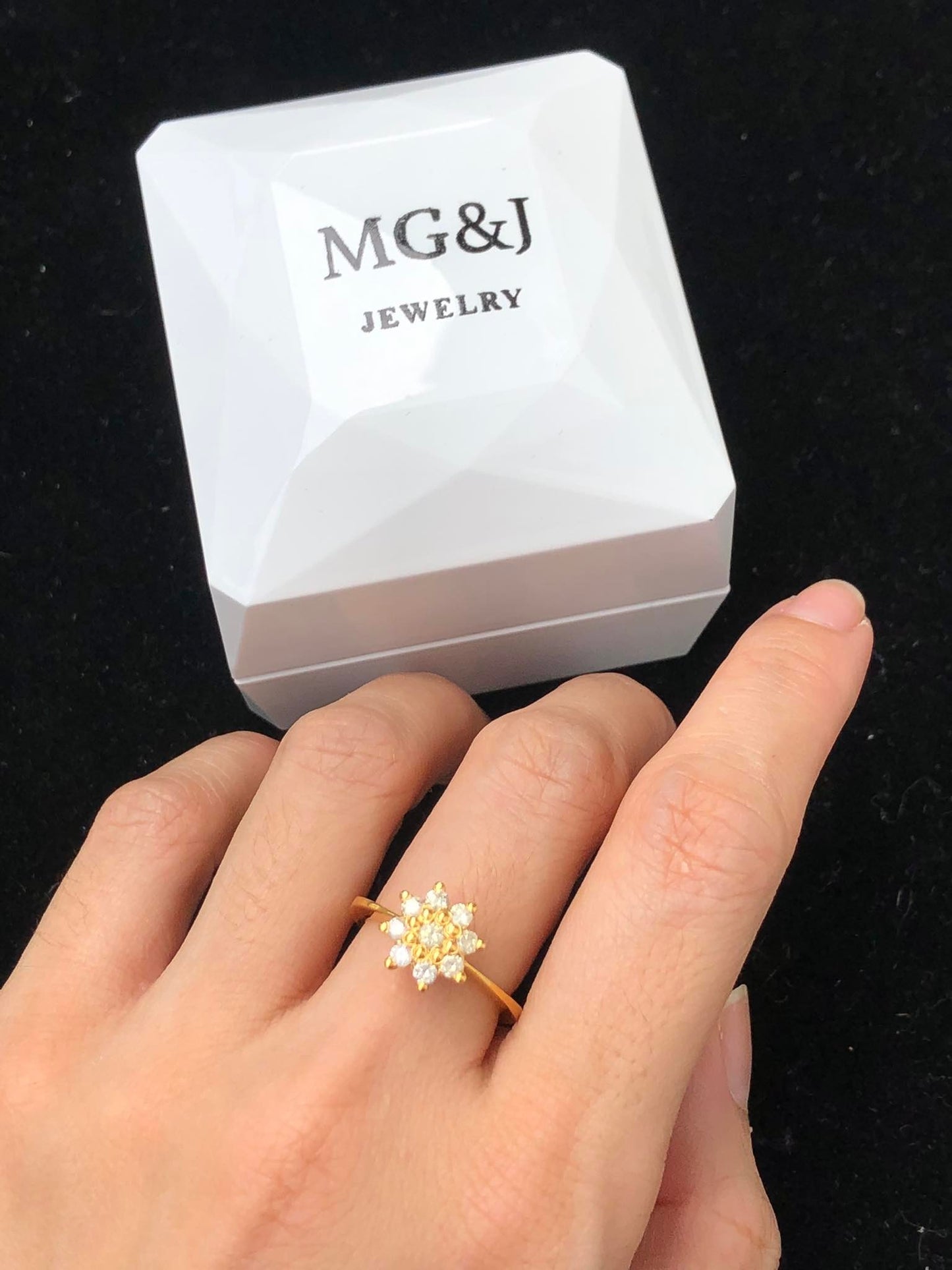 Simple Chel Diamonds Ring