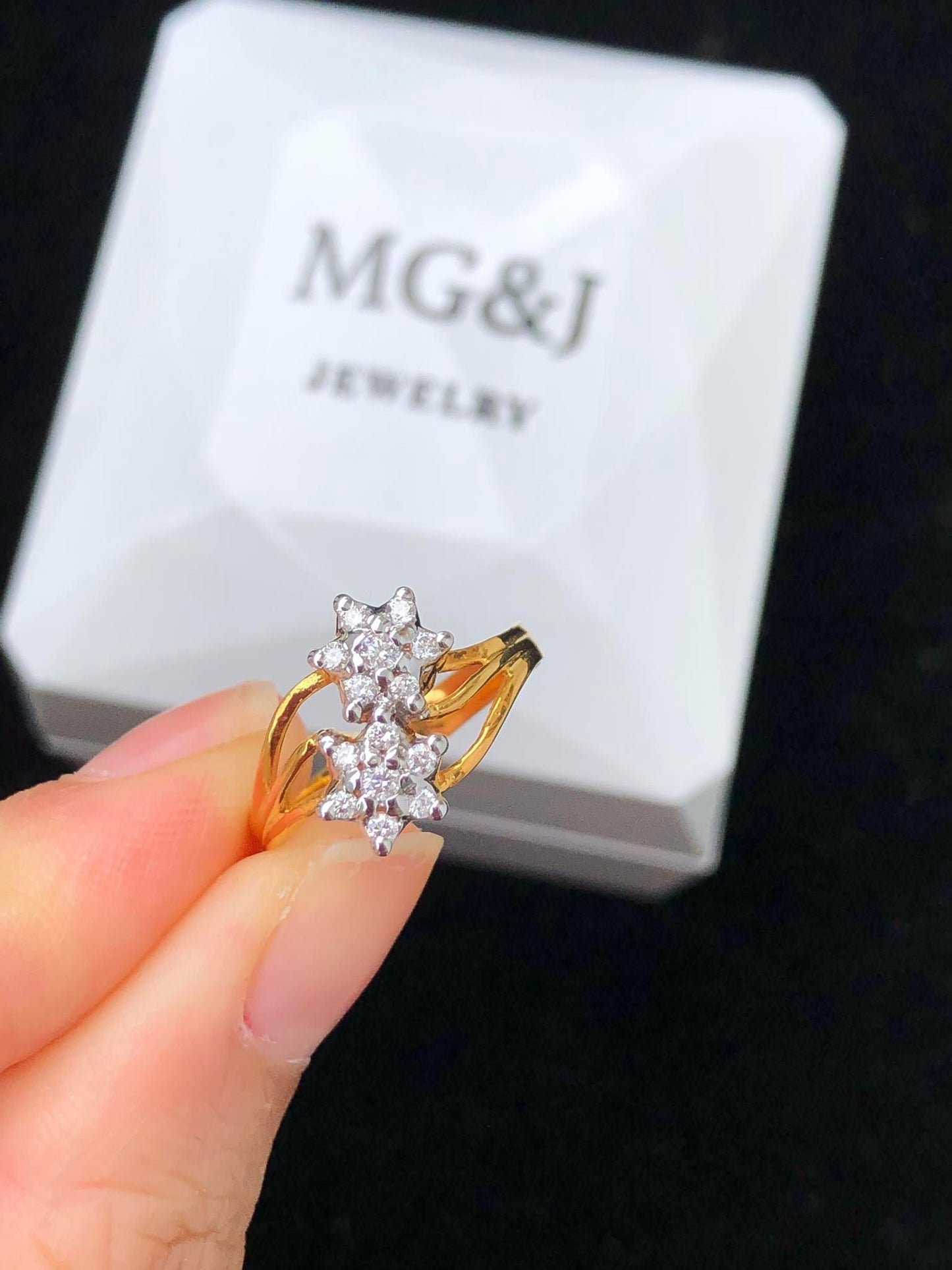 Double Chel Diamonds Ring